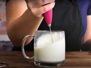 Step-by-step Instructions For Making A Vanilla Latte - Froth The Milk